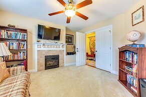 3 Mi to Carowinds: Retreat w/ On-site Fishing