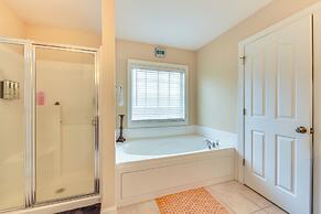 3 Mi to Carowinds: Retreat w/ On-site Fishing