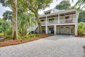 Walk to Beach: Gem w/ Pool & Spa in Isle of Palms!