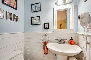 Walk to Beach: Gem w/ Pool & Spa in Isle of Palms!