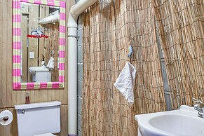 Walk to Beach: Gem w/ Pool & Spa in Isle of Palms!