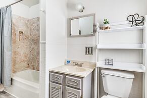 2 Mi to Downtown Logansport: Quiet Home w/ Grill