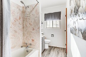 2 Mi to Downtown Logansport: Quiet Home w/ Grill