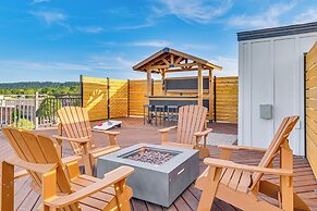 Walk to Lake City Marina: Condo w/ Rooftop Deck!