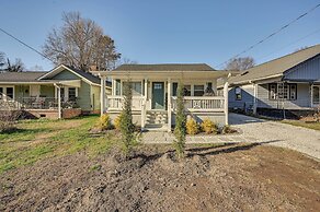 < 3 Mi to Dtwn: Modern Cottage in Greenville!