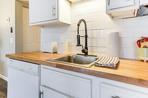 Near Golf & Table Rock Lake: Condo w/ Pool Access