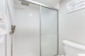 Near Golf & Table Rock Lake: Condo w/ Pool Access