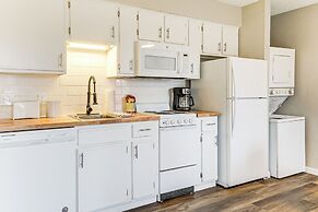 Near Golf & Table Rock Lake: Condo w/ Pool Access