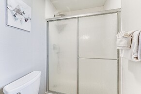 Near Golf & Table Rock Lake: Condo w/ Pool Access