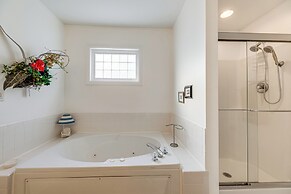 8 Mi to Beach: Ocean Pines Home Near Marina & Golf