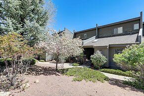 Cozy Flagstaff Condo in Country Club Community!