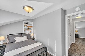 The Loft 3BR Apartment with Scenic Deck