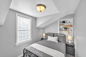 The Loft 3BR Apartment with Scenic Deck
