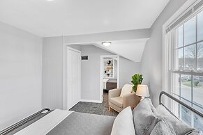 The Loft 3BR Apartment with Scenic Deck