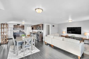 The Loft 3BR Apartment with Scenic Deck