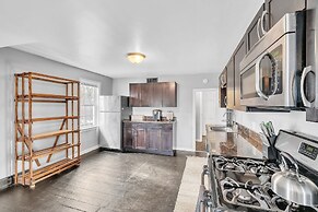 The Loft 3BR Apartment with Scenic Deck