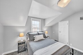 The Loft 3BR Apartment with Scenic Deck