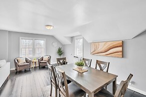 The Loft 3BR Apartment with Scenic Deck