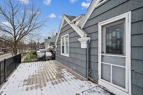 The Loft 3BR Apartment with Scenic Deck