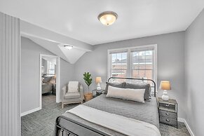 The Loft 3BR Apartment with Scenic Deck