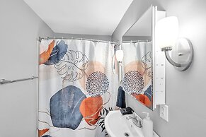 The Loft 3BR Apartment with Scenic Deck