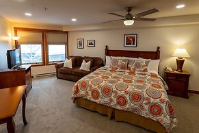 1307b - King Standard Eagle Springs West Hotel Room