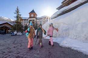 1307b - King Standard Eagle Springs West Hotel Room