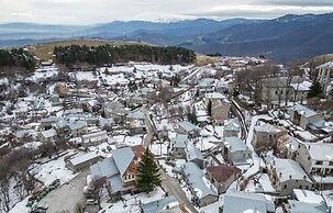 Rock Dandy La Maison de l' Ours - Nymfaio