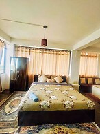 Monratino The Snow roost