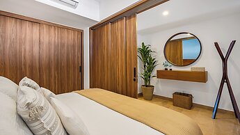 Oceanfront 1BR with Balcony & Pool