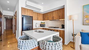 Oceanfront 1BR with Balcony & Pool