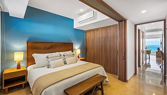 Oceanfront 1BR with Balcony & Pool