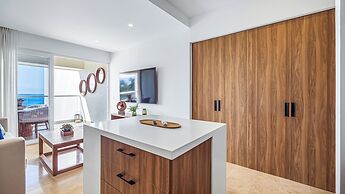 Oceanfront 1BR with Balcony & Pool