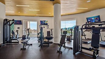 Oceanfront 1BR with Balcony & Pool