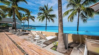 Oceanfront 1BR with Balcony & Pool