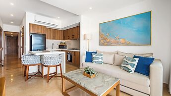 Oceanfront 1BR with Balcony & Pool