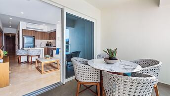 Oceanfront 1BR with Balcony & Pool