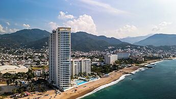 Oceanfront 1BR with Balcony & Pool