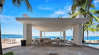 Oceanfront 1BR with Balcony & Pool