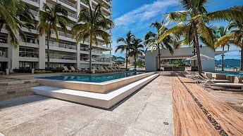 Oceanfront 1BR with Balcony & Pool