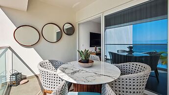 Oceanfront 1BR with Balcony & Pool