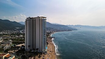 Oceanfront 1BR with Balcony & Pool