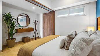 Oceanfront 1BR with Balcony & Pool