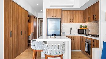 Oceanfront 1BR with Balcony & Pool