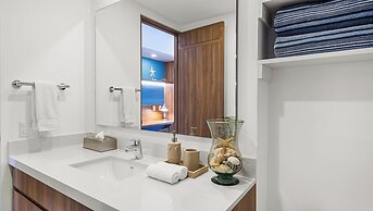 Oceanfront 1BR with Balcony & Pool