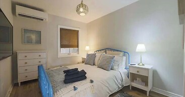 Casa Queen East - Modern 2BR Suite
