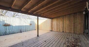 Casa Queen East - Modern 2BR Suite