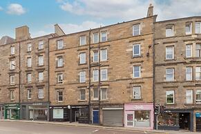 Edinburgh Castle Views Stylish 2BD Flat Sleeps 4