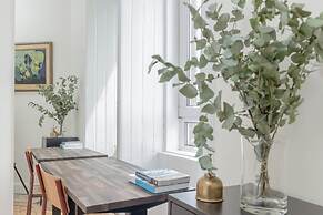 Edinburgh Castle Views Stylish 2BD Flat Sleeps 4