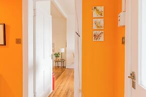 Edinburgh Castle Views Stylish 2BD Flat Sleeps 4